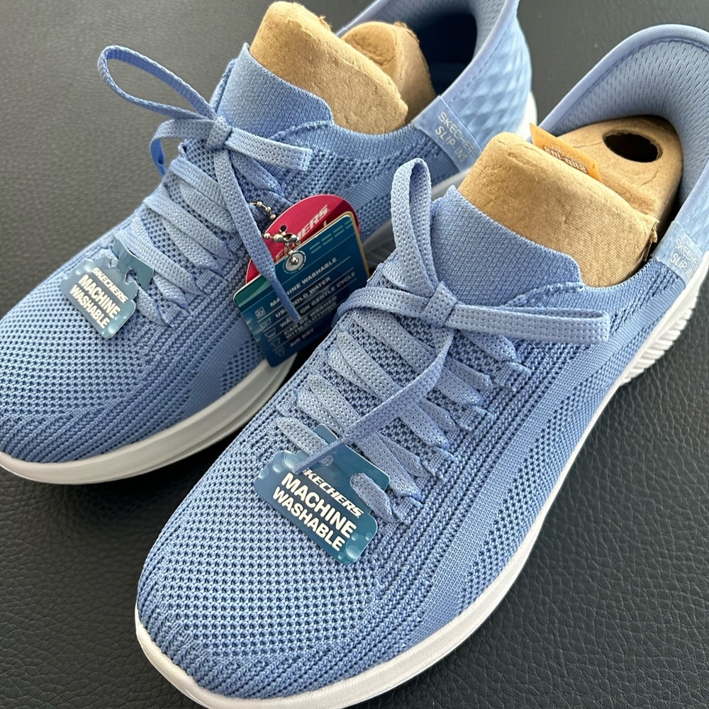 Skechers Perwinkle Slip ins